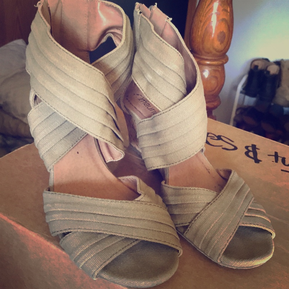 Light Army green wedges